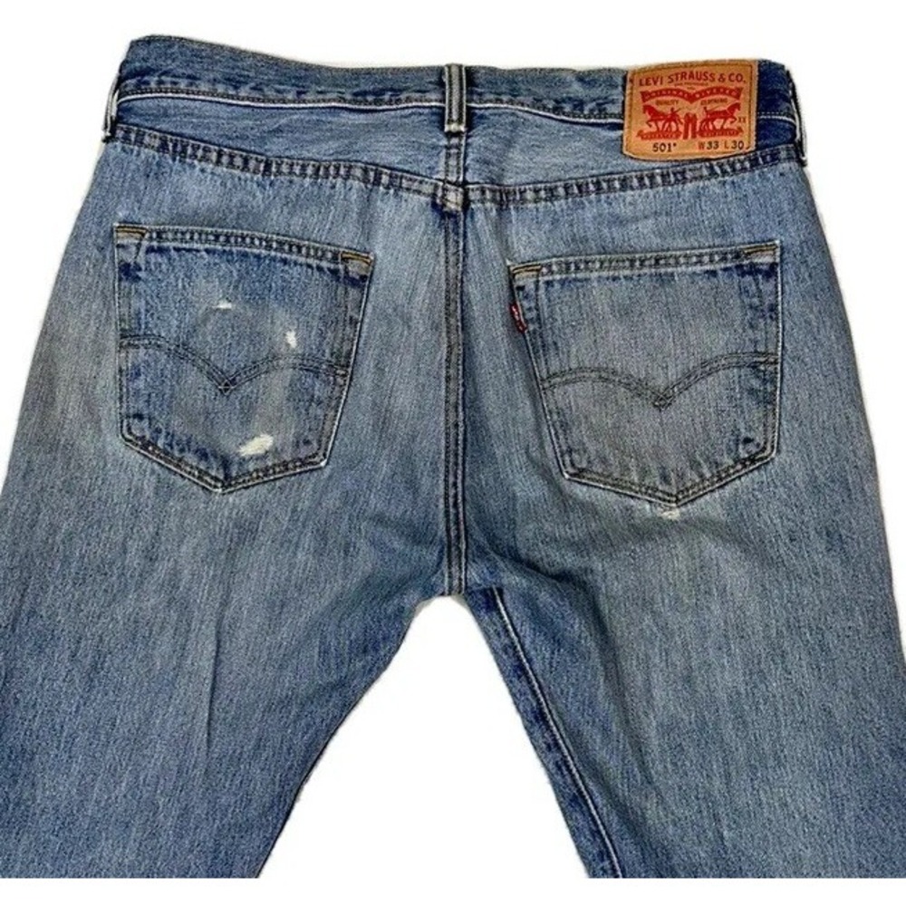 Levi's 501 Blue Jeans Men actual 31x27 Light Wash Cotton‎ Denim Distressed